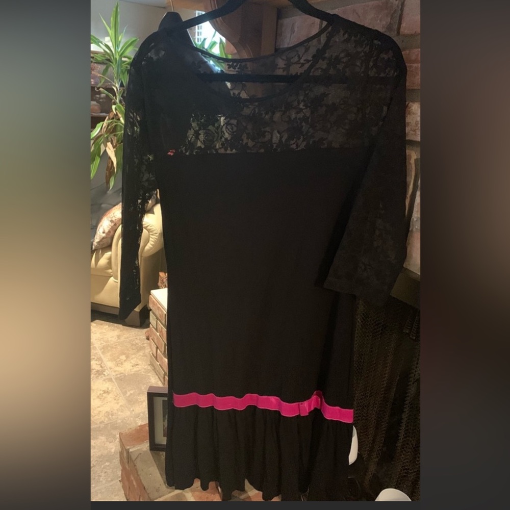 Venus Dress. Nwot. Medium black with pink
